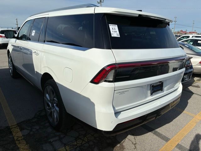 Used 2025 Lincoln Navigator L Reserve image 4