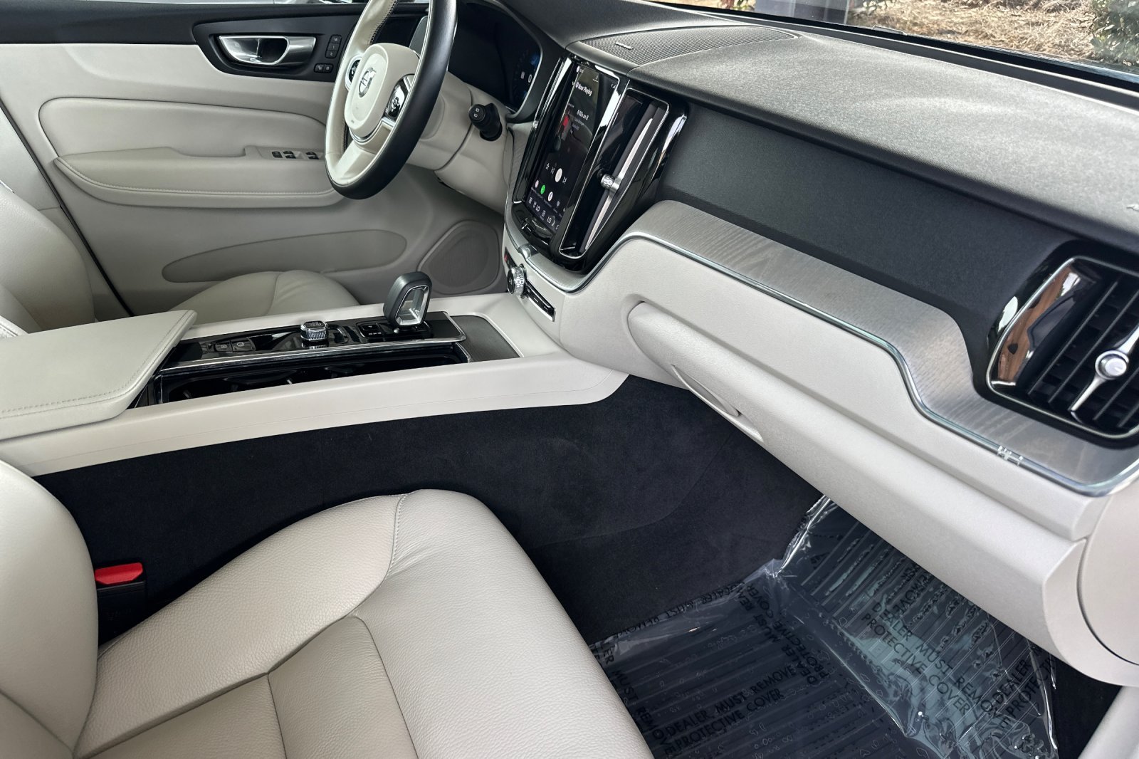 Certified 2023 Volvo XC60 B5 Plus w/ Climate Package FWD image 18