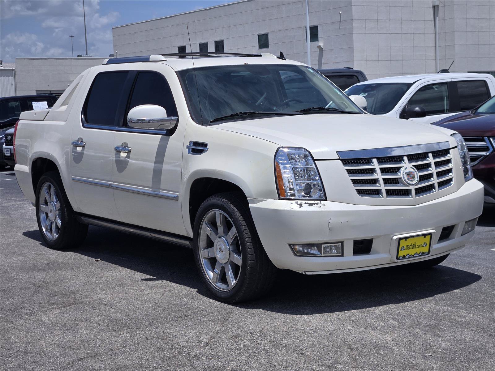 Used 2013 Cadillac Escalade EXT Premium AWD/4WD image 3