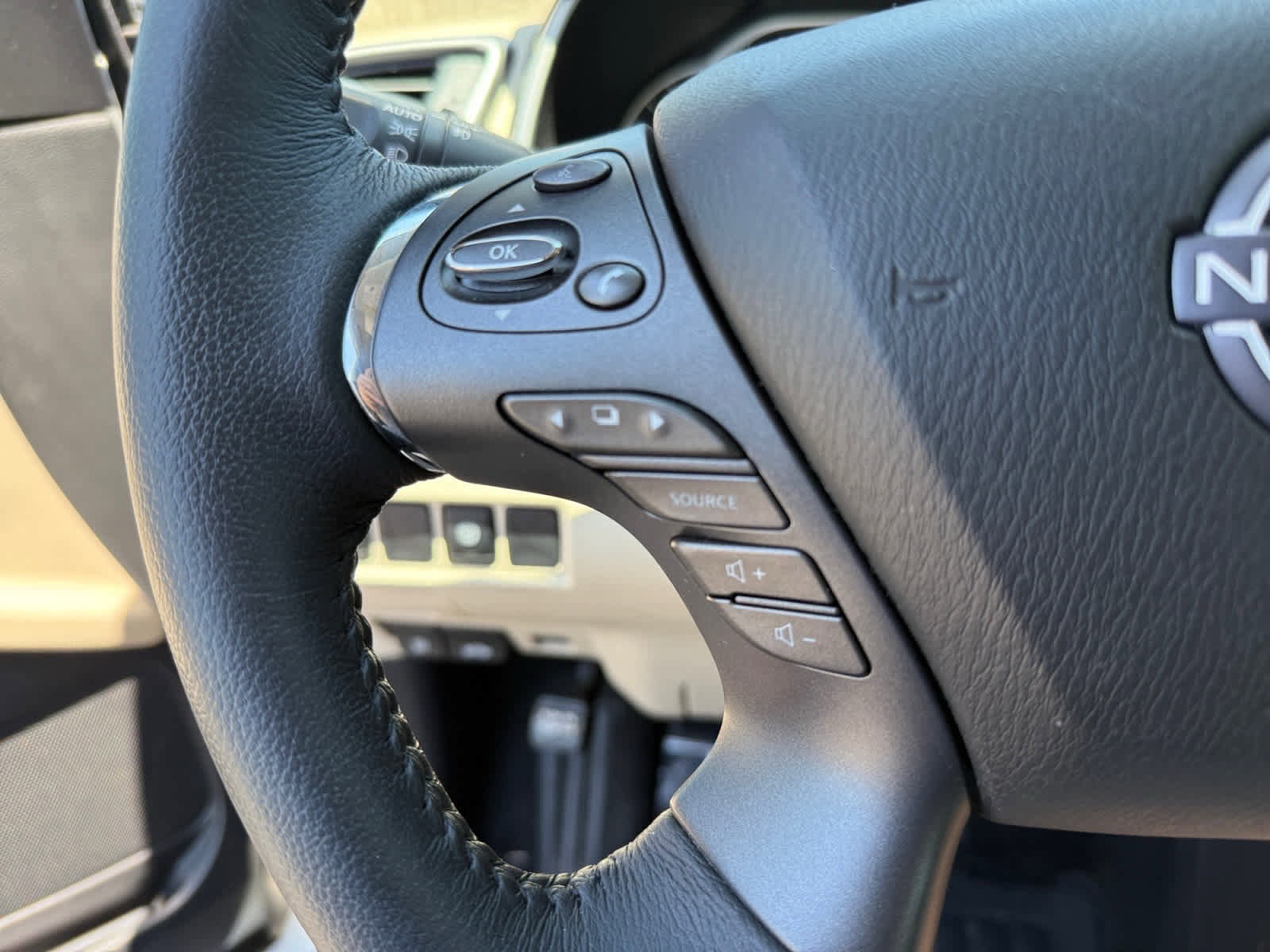 Used 2023 Nissan Murano SV FWD image 23