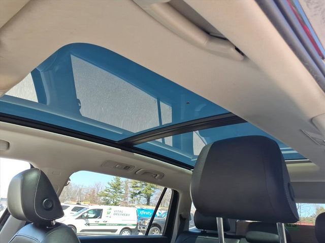 Used 2022 Volkswagen Tiguan SE w/ Panoramic Sunroof Package AWD/4WD image 14