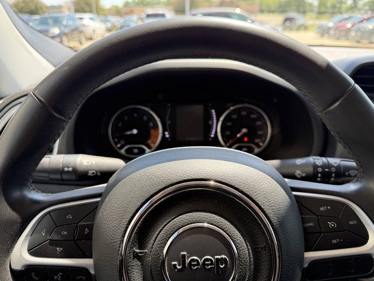 Used 2018 Jeep Renegade Latitude AWD/4WD image 7
