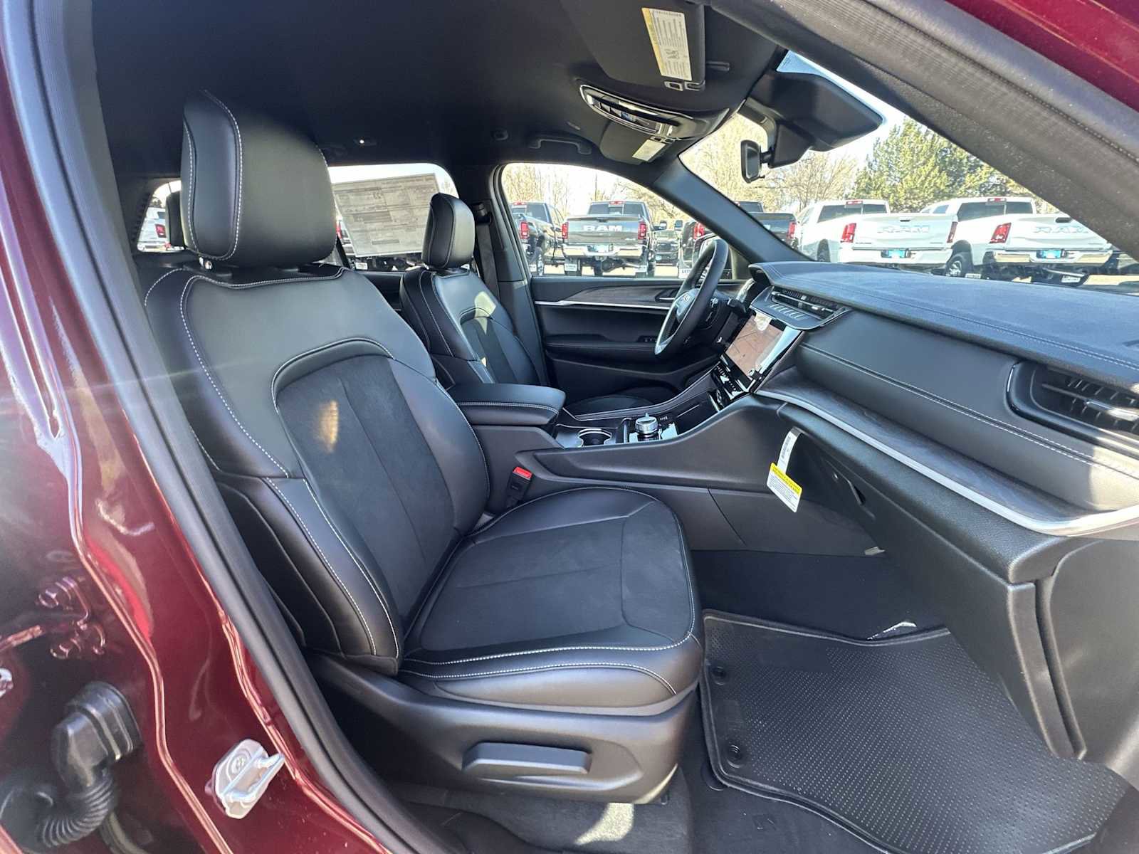 New 2026 Jeep Grand Cherokee Altitude image 24