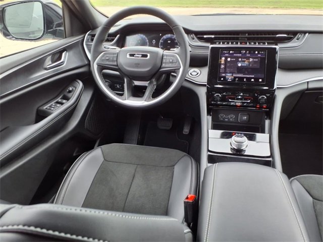 New 2025 Jeep Grand Cherokee L Altitude image 4