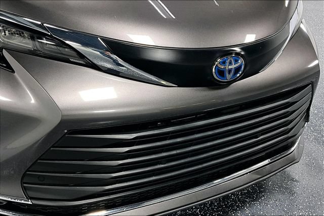Used 2023 Toyota Sienna XLE AWD/4WD image 29