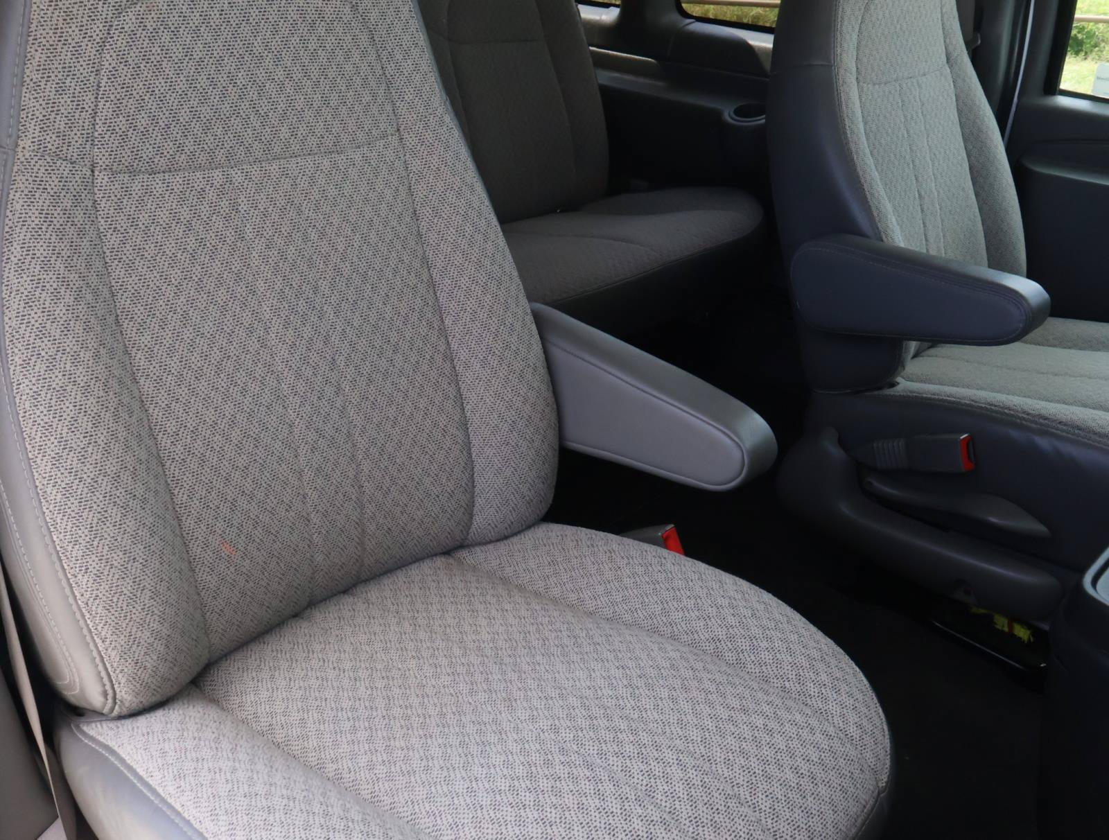 Used 2025 Chevrolet Express 3500 LS RWD image 12