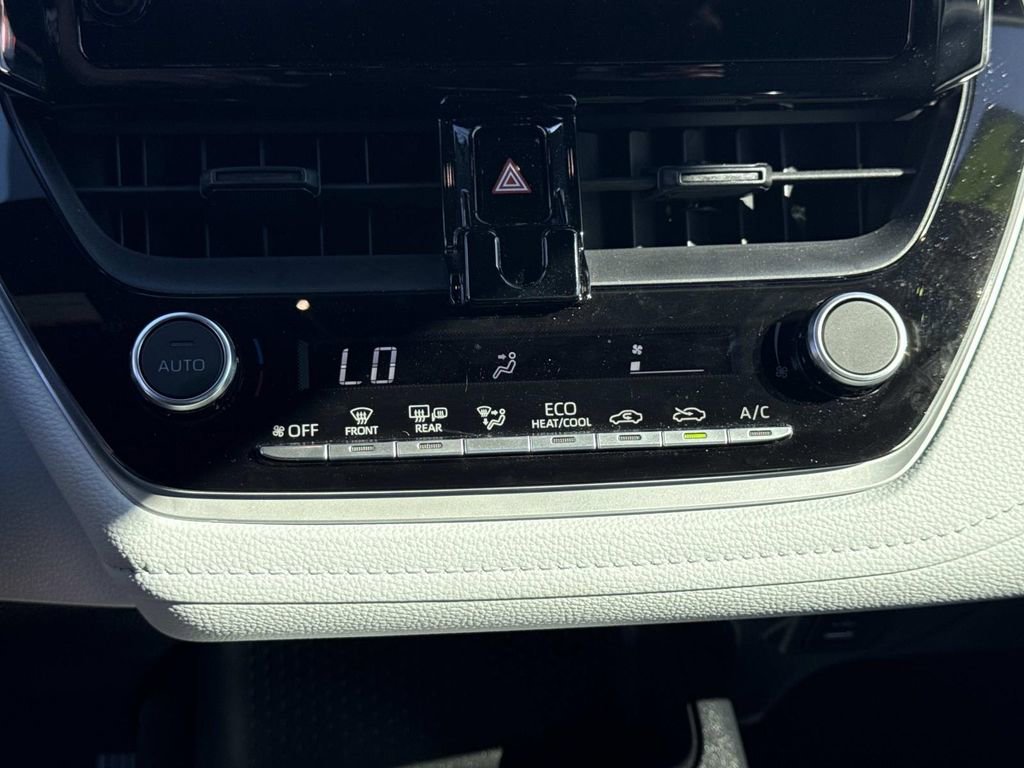 Used 2024 Toyota Corolla SE image 25
