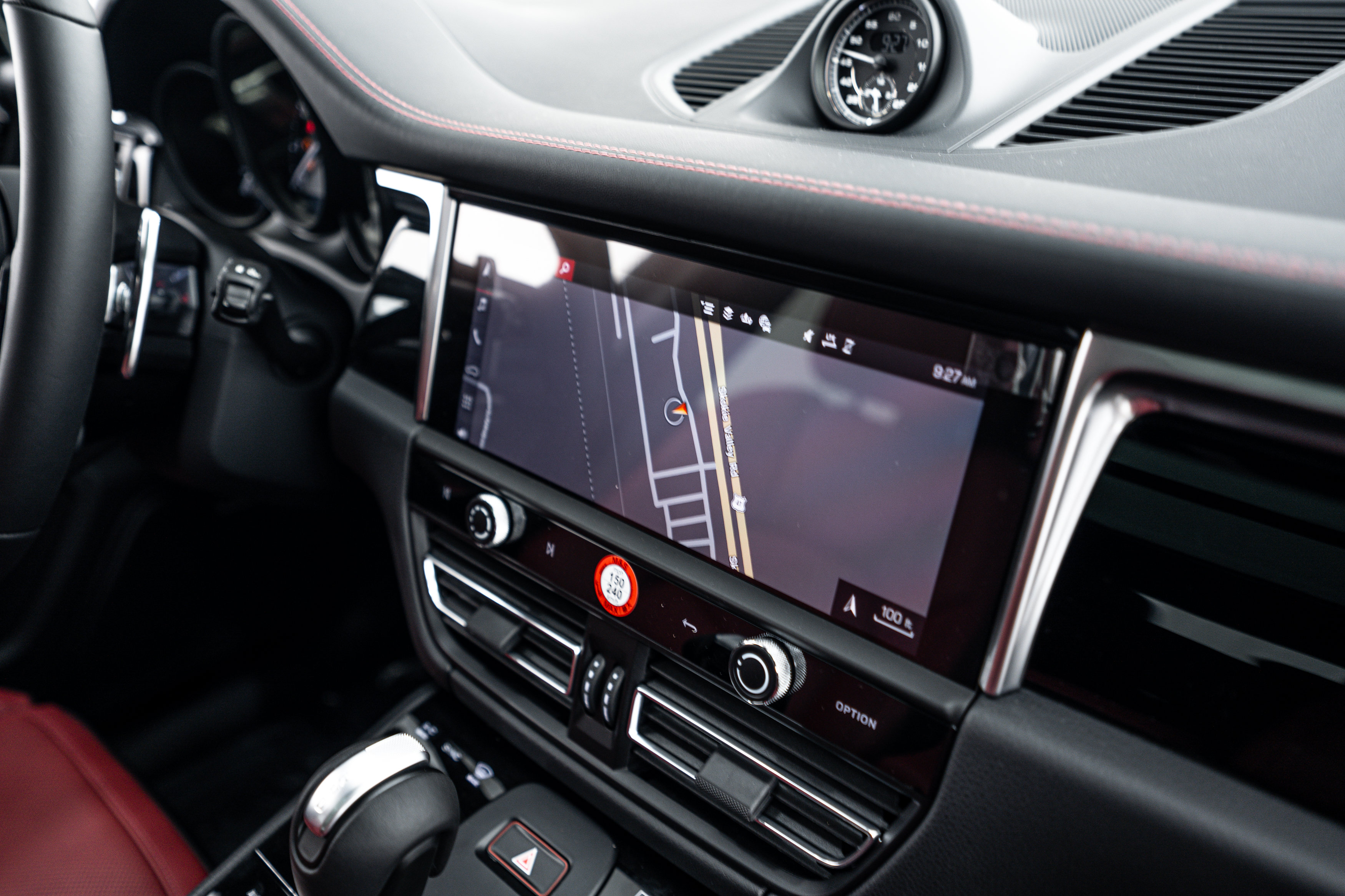 Certified 2026 Porsche Macan Turbo AWD/4WD image 13