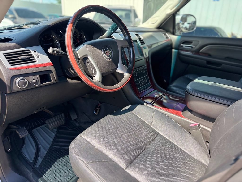 Used 2007 Cadillac Escalade AWD w/ Information Package image 10