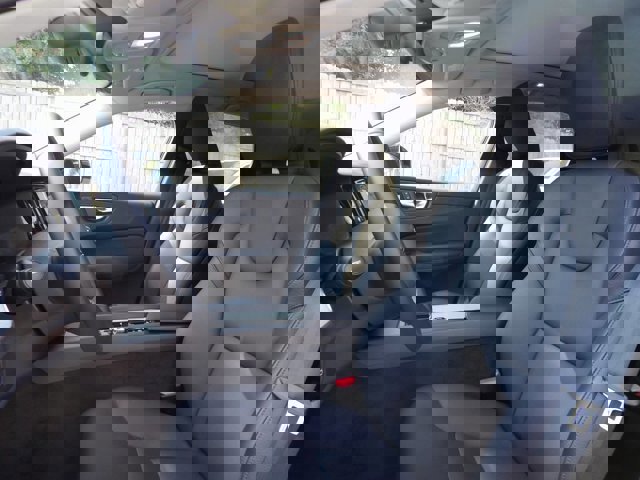 Certified 2025 Volvo XC60 B5 Plus image 9