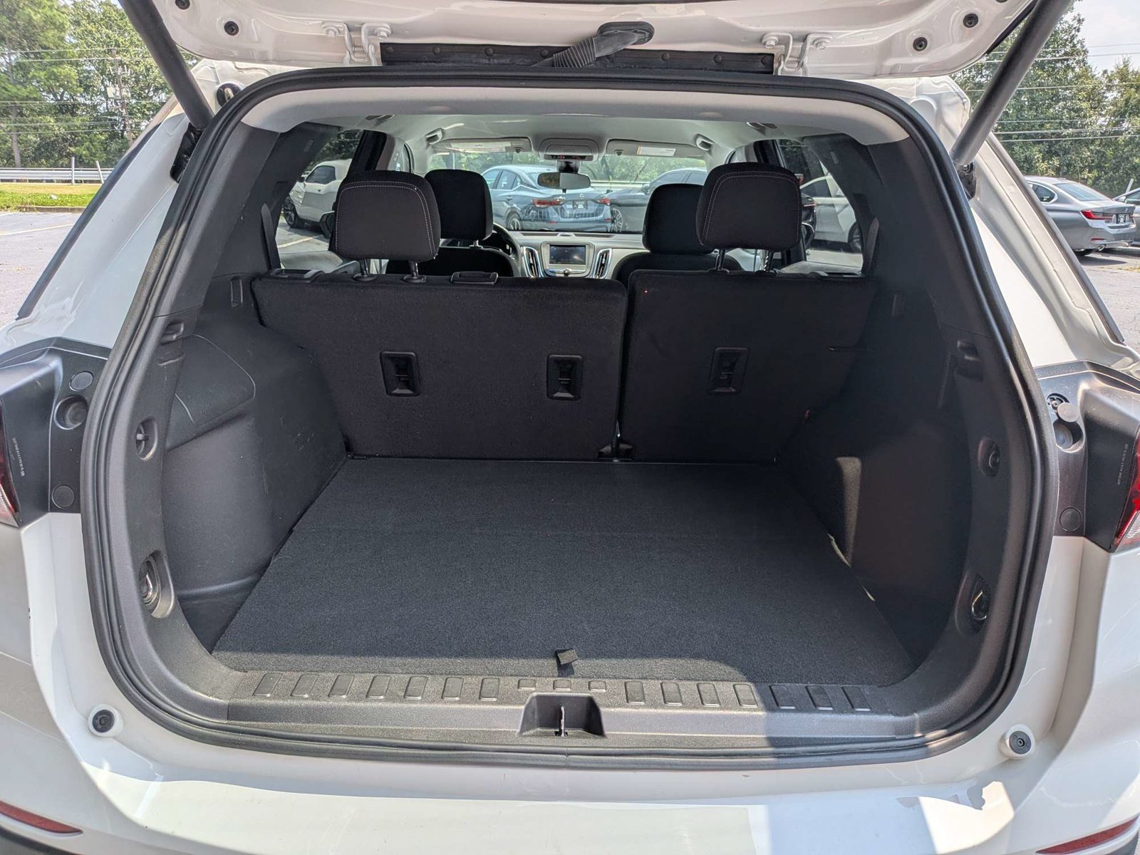Used 2024 Chevrolet Equinox LT w/ Driver Convenience Package FWD image 12
