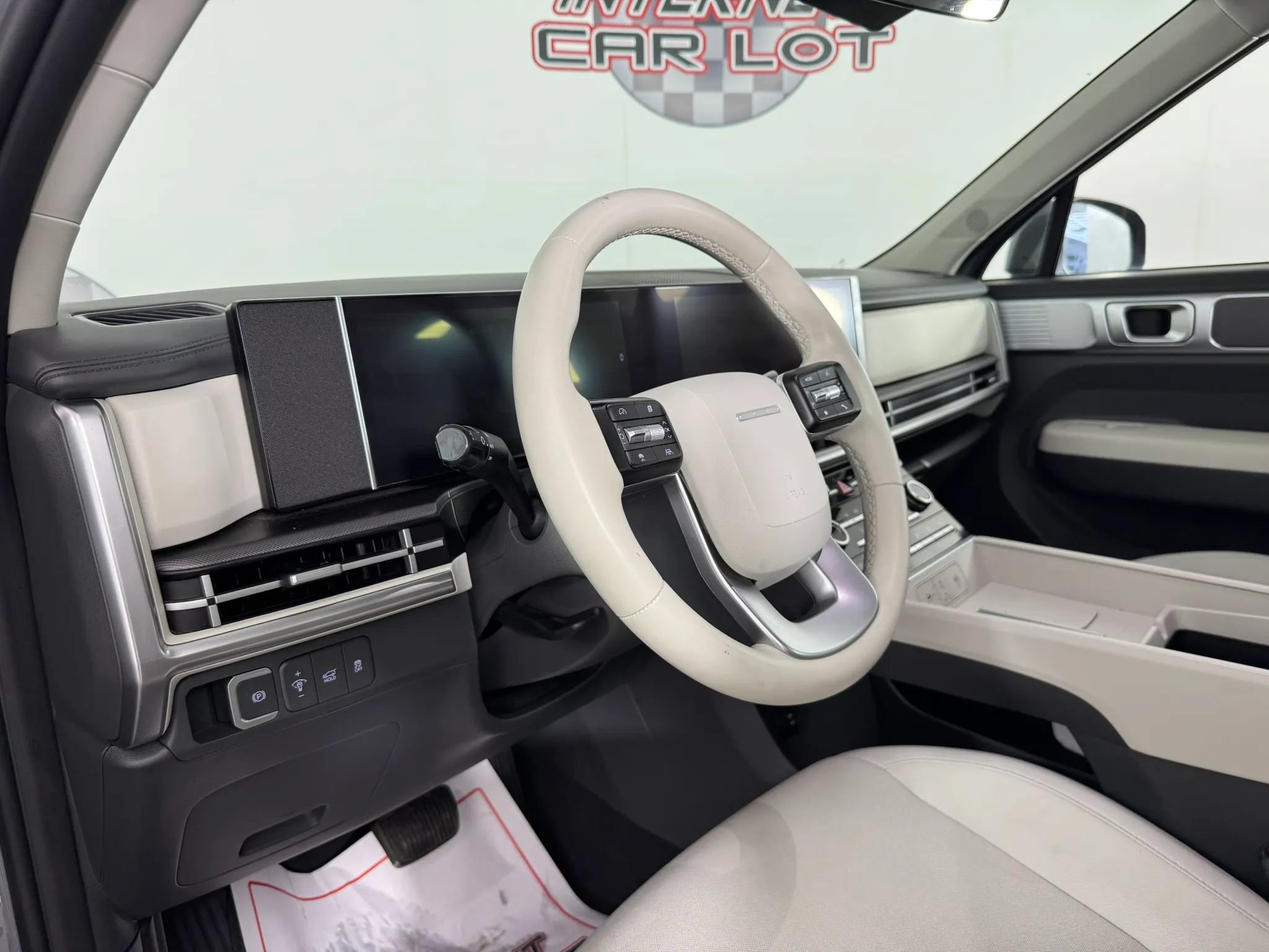 Used 2024 Hyundai Santa Fe SE AWD/4WD image 10