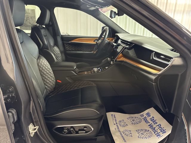 Used 2024 Jeep Grand Cherokee L Summit AWD/4WD image 23