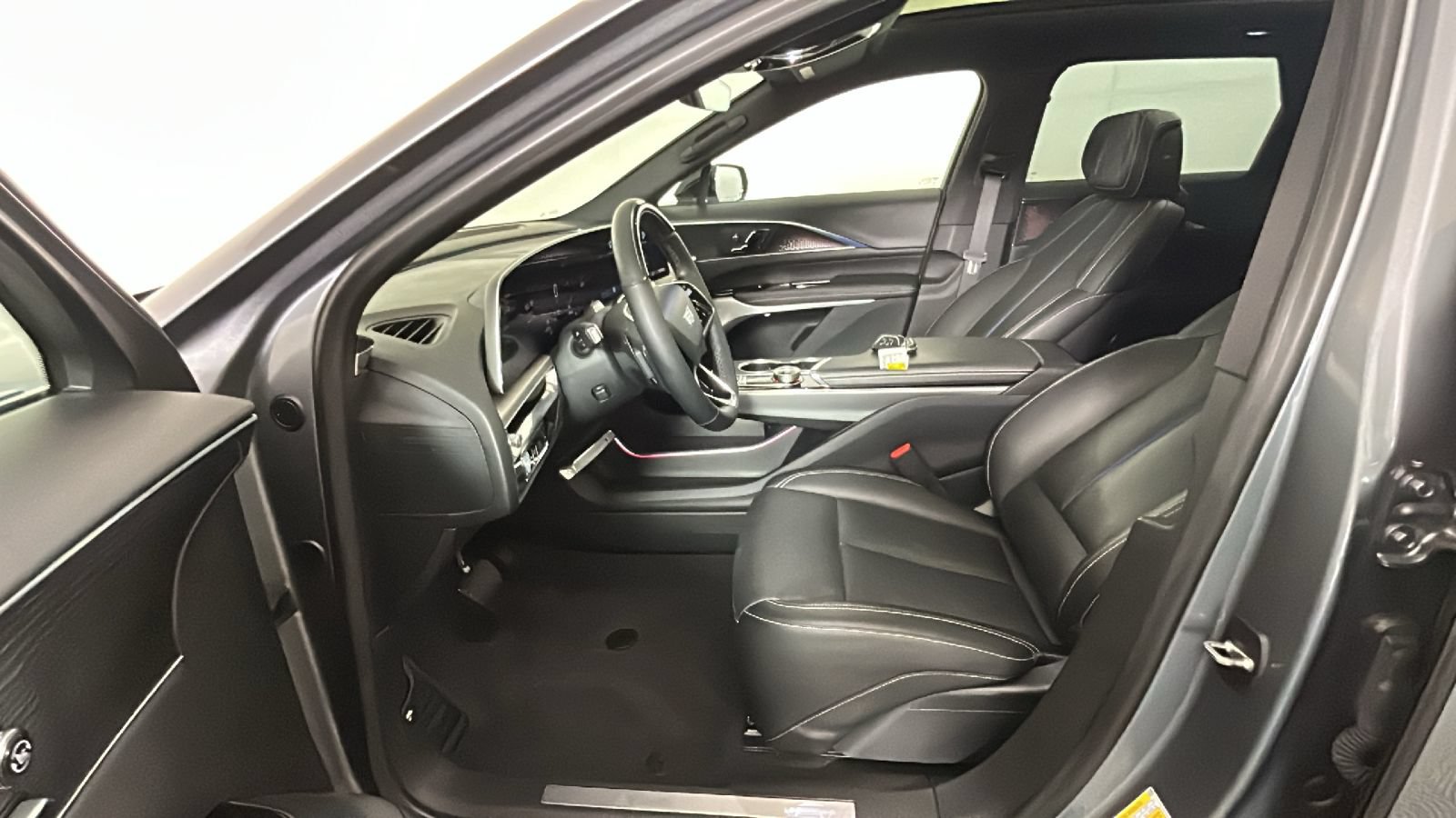 Used 2023 Cadillac Lyriq AWD image 13