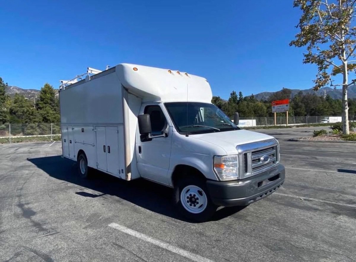 Used 2013 Ford E-450 and Econoline 450 Super Duty w/ PWR Locks & Windows Group RWD image 2