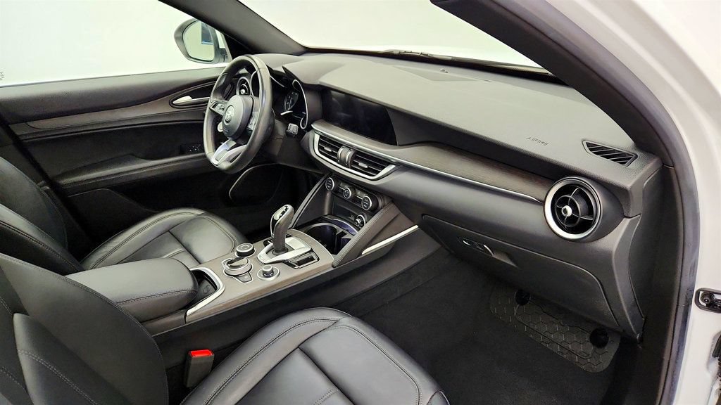 Used 2023 Alfa Romeo Stelvio Ti AWD/4WD image 25