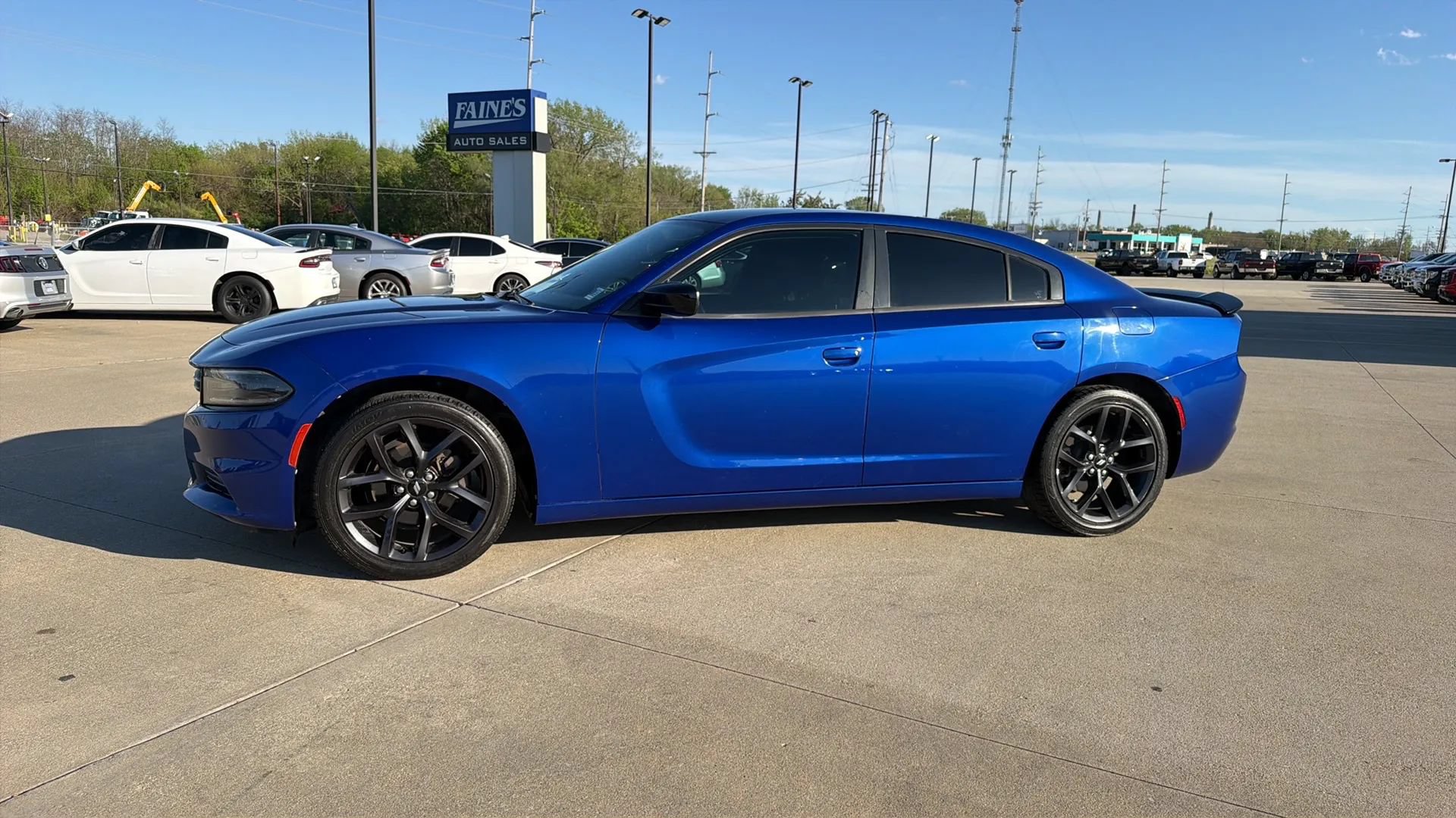 Used 2019 Dodge Charger SXT w/ Blacktop Package RWD image 7