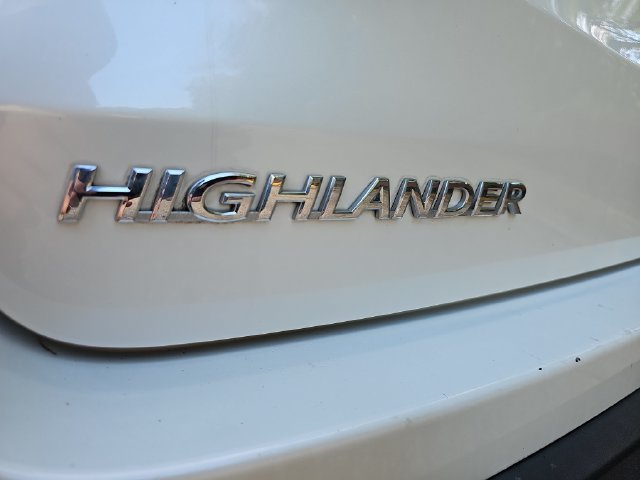 Used 2018 Toyota Highlander XLE AWD/4WD image 30