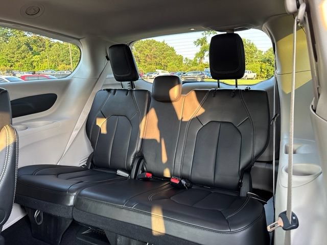 Used 2024 Chrysler Pacifica Touring-L FWD image 27