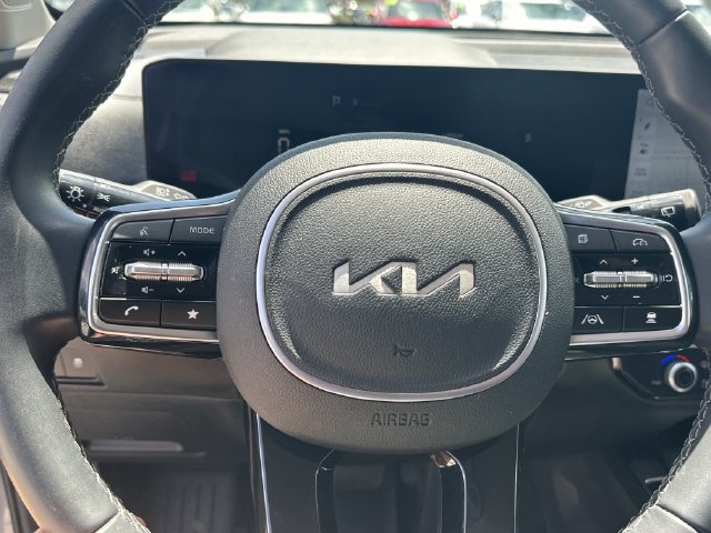 Certified 2025 Kia Sorento S FWD image 17