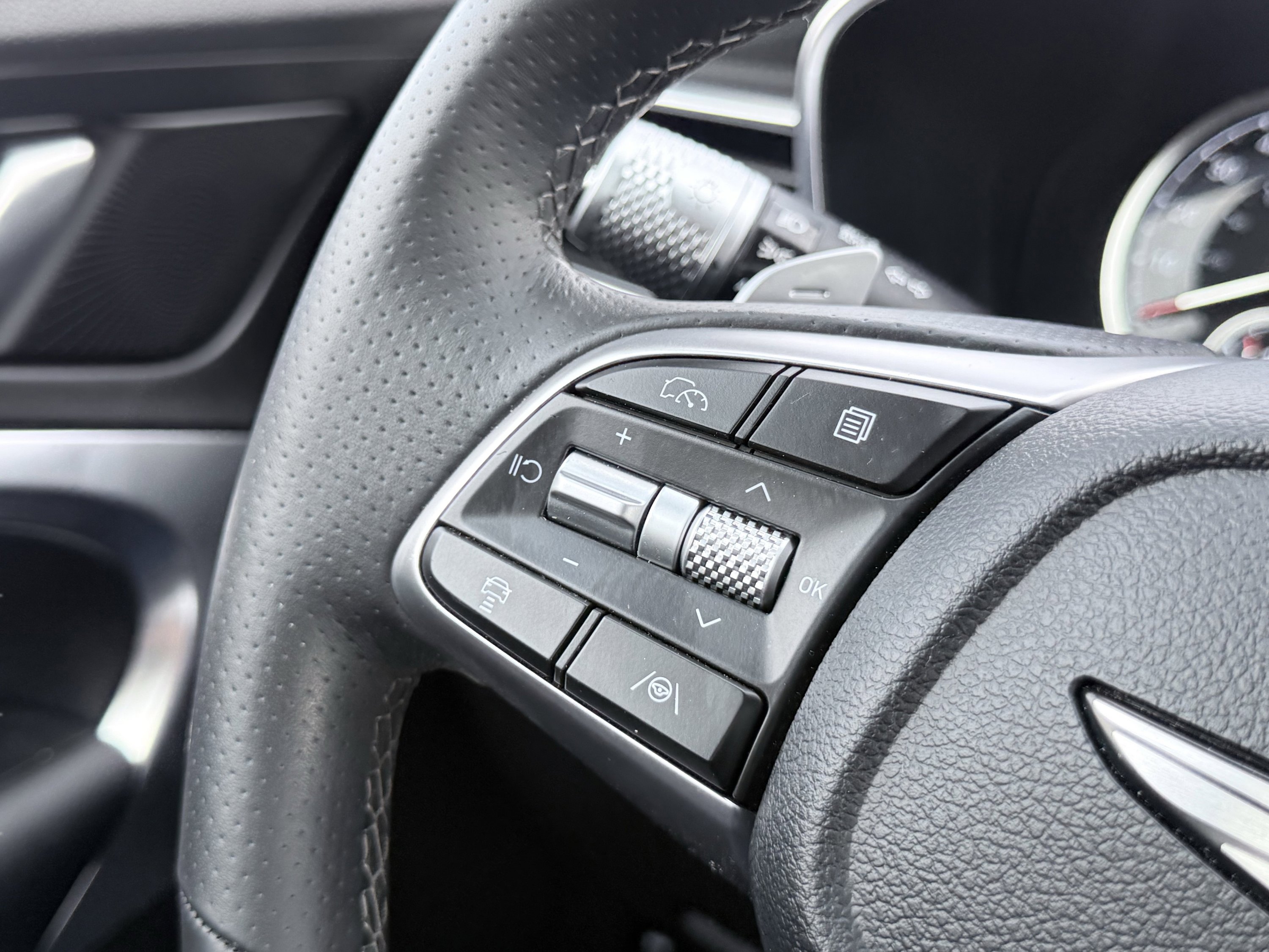 Used 2026 Genesis G70 2.5T image 64