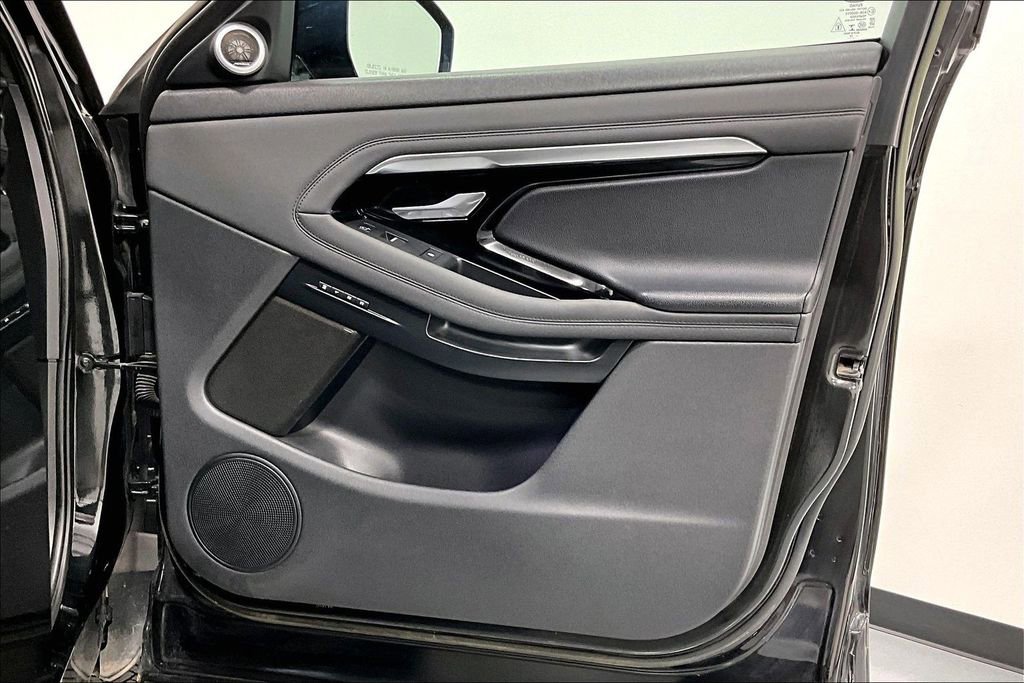 Used 2020 Land Rover Range Rover Evoque SE image 23