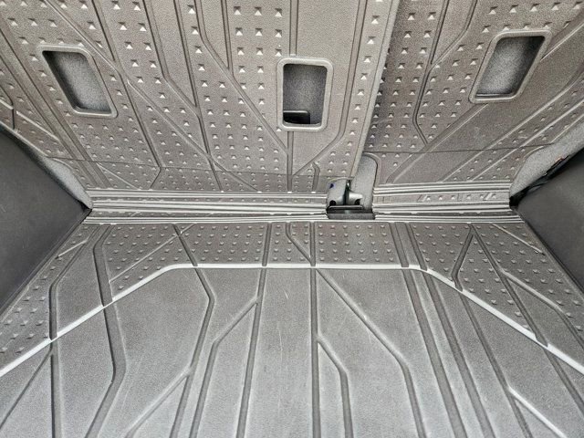 Used 2023 Chevrolet Equinox LT image 32