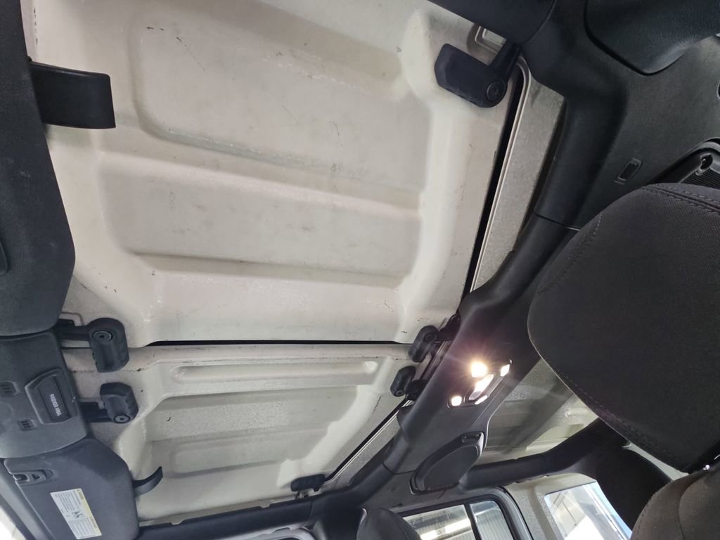 Used 2020 Jeep Wrangler Unlimited Sahara AWD/4WD image 27