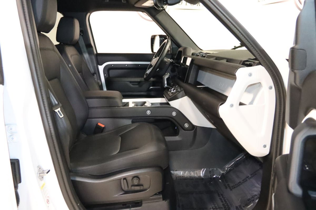 Used 2025 Land Rover Defender 110 S image 60