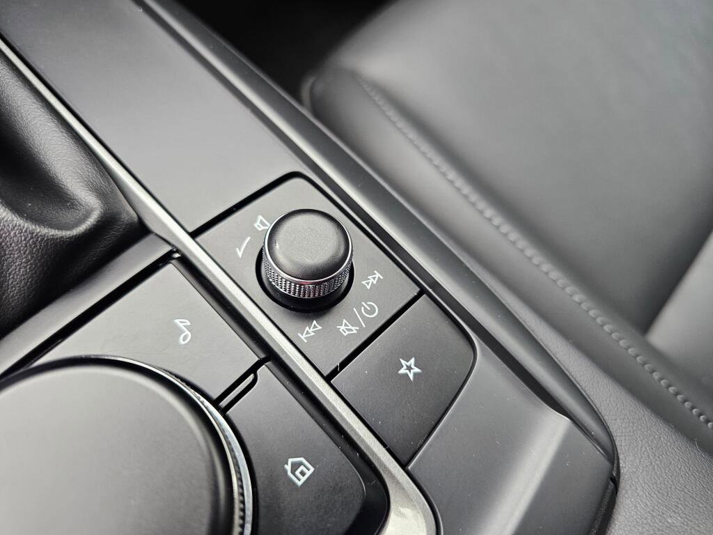 Certified 2023 MAZDA CX-30 AWD 2.5 S w/ Select Package image 37