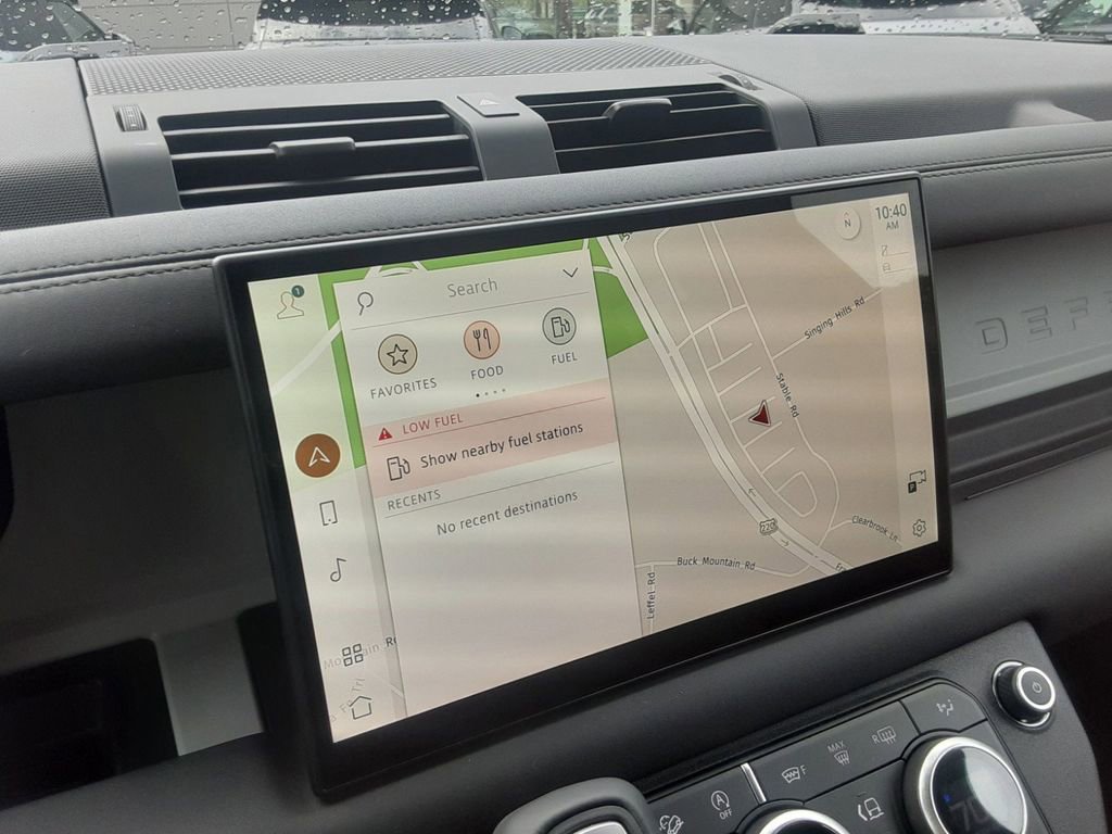 New 2024 Land Rover Defender 110 SE image 20