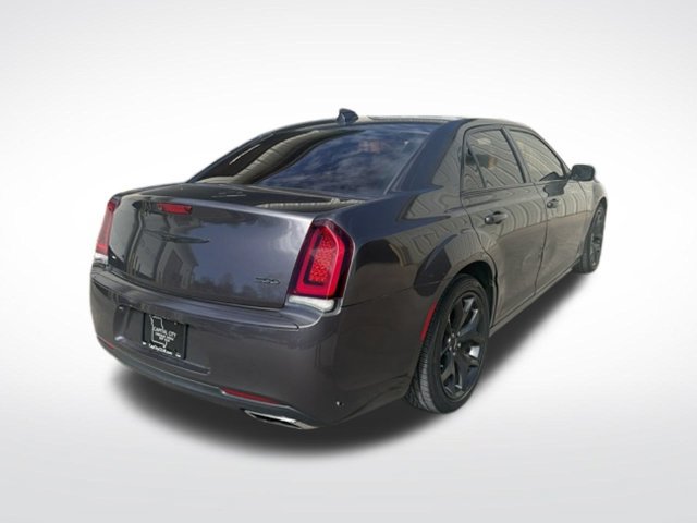 Used 2020 Chrysler 300 Touring w/ Sport Appearance Package RWD image 4