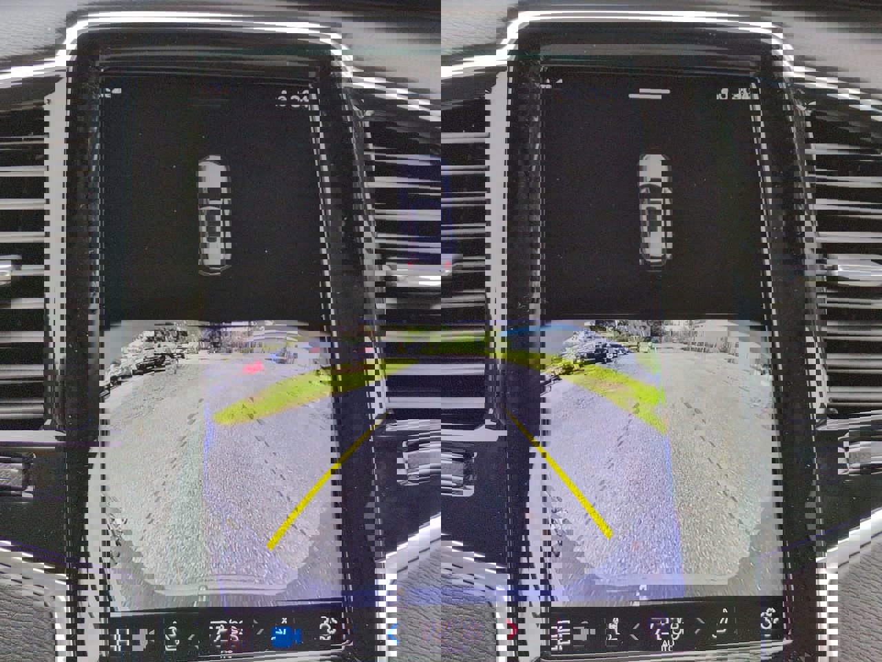 New 2025 Volvo XC90 T8 Plus w/ Protection Package Premier image 19