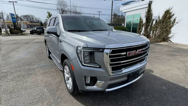 Used 2024 GMC Yukon SLT w/ SLT Premium Package AWD/4WD image 4