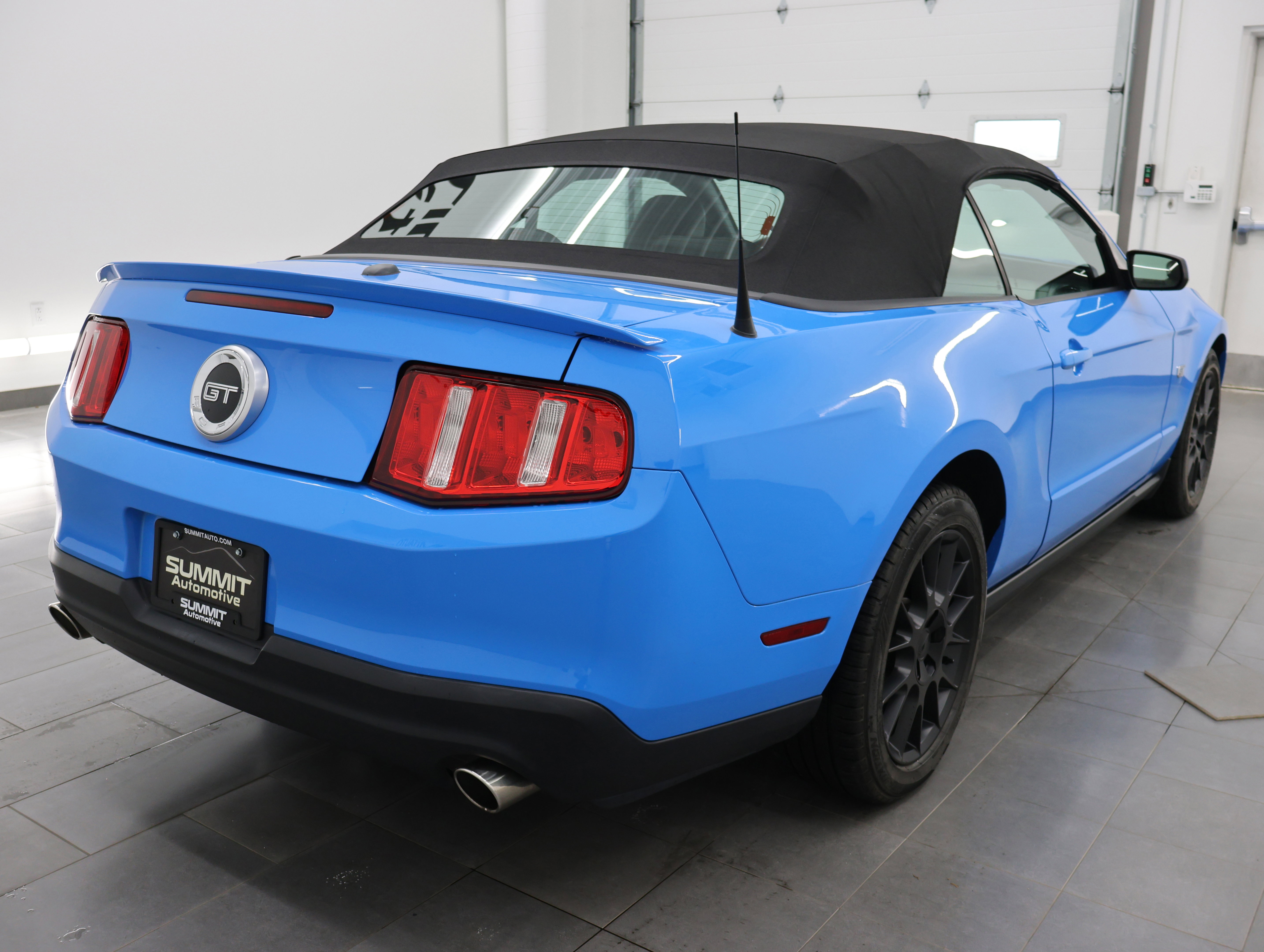 Used 2010 Ford Mustang GT Premium RWD image 5