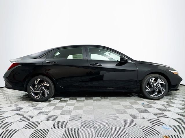 New 2025 Hyundai Elantra SEL image 7
