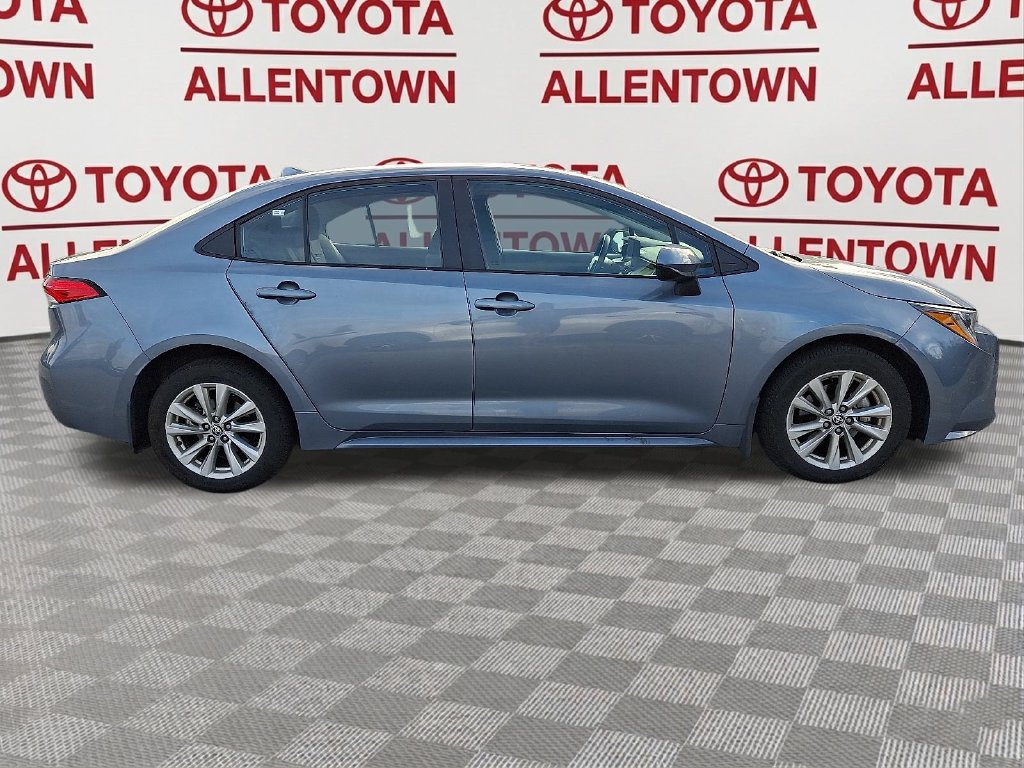 Used 2025 Toyota Corolla LE w/ LE Premium Package FWD image 8