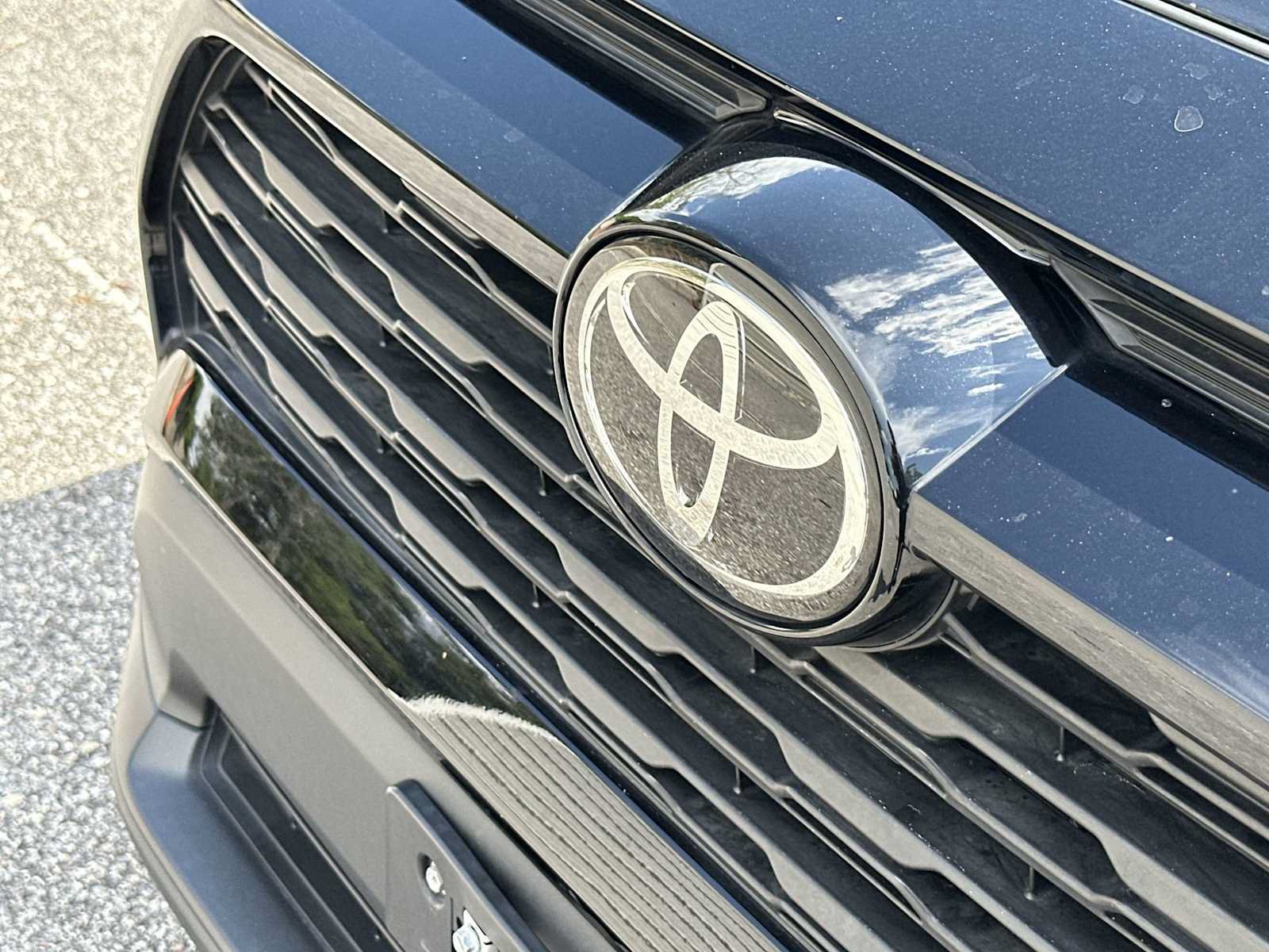 Used 2023 Toyota RAV4 XLE w/ Convenience Package AWD/4WD image 10