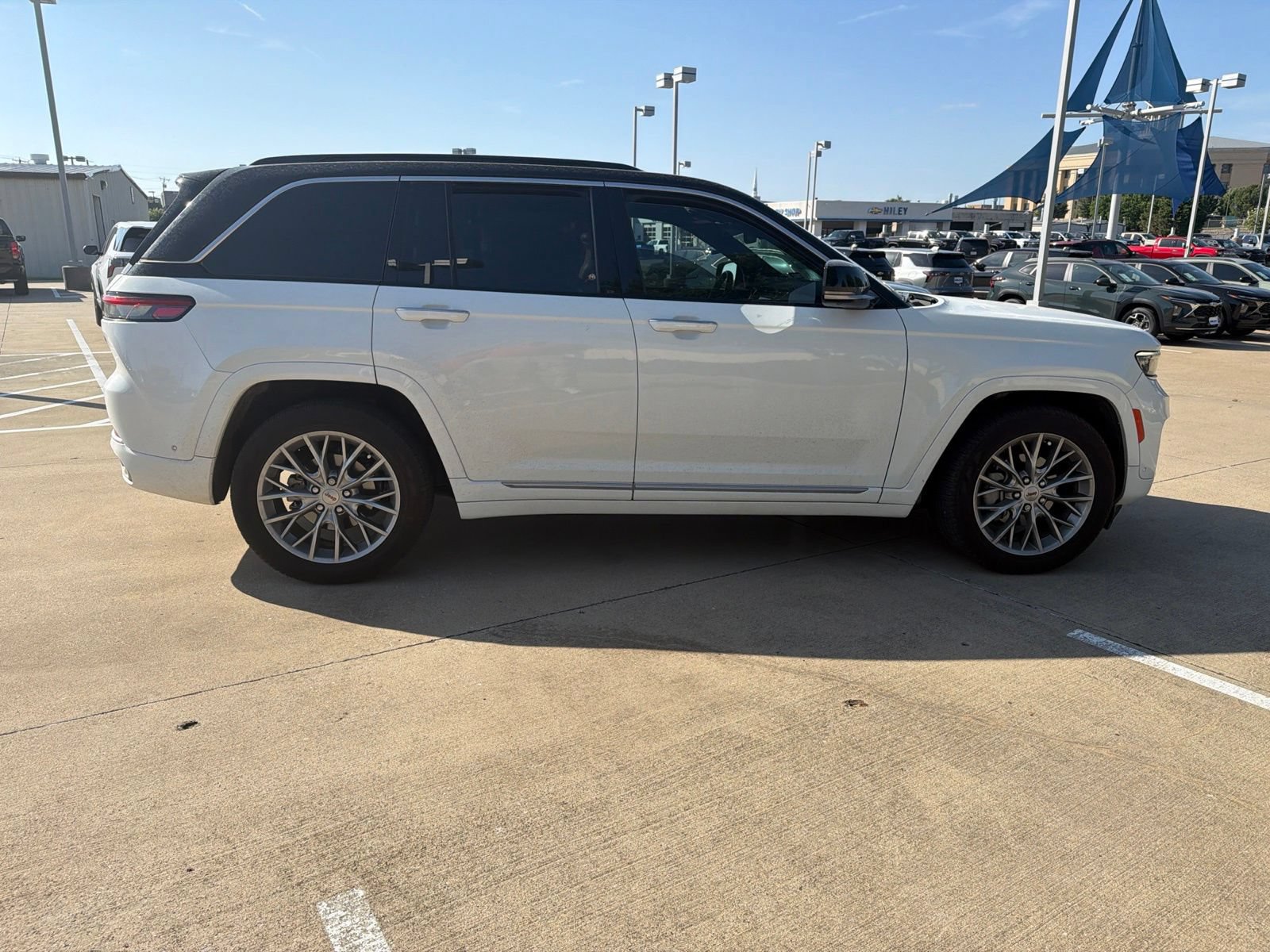 Used 2025 Jeep Grand Cherokee Summit AWD/4WD image 5