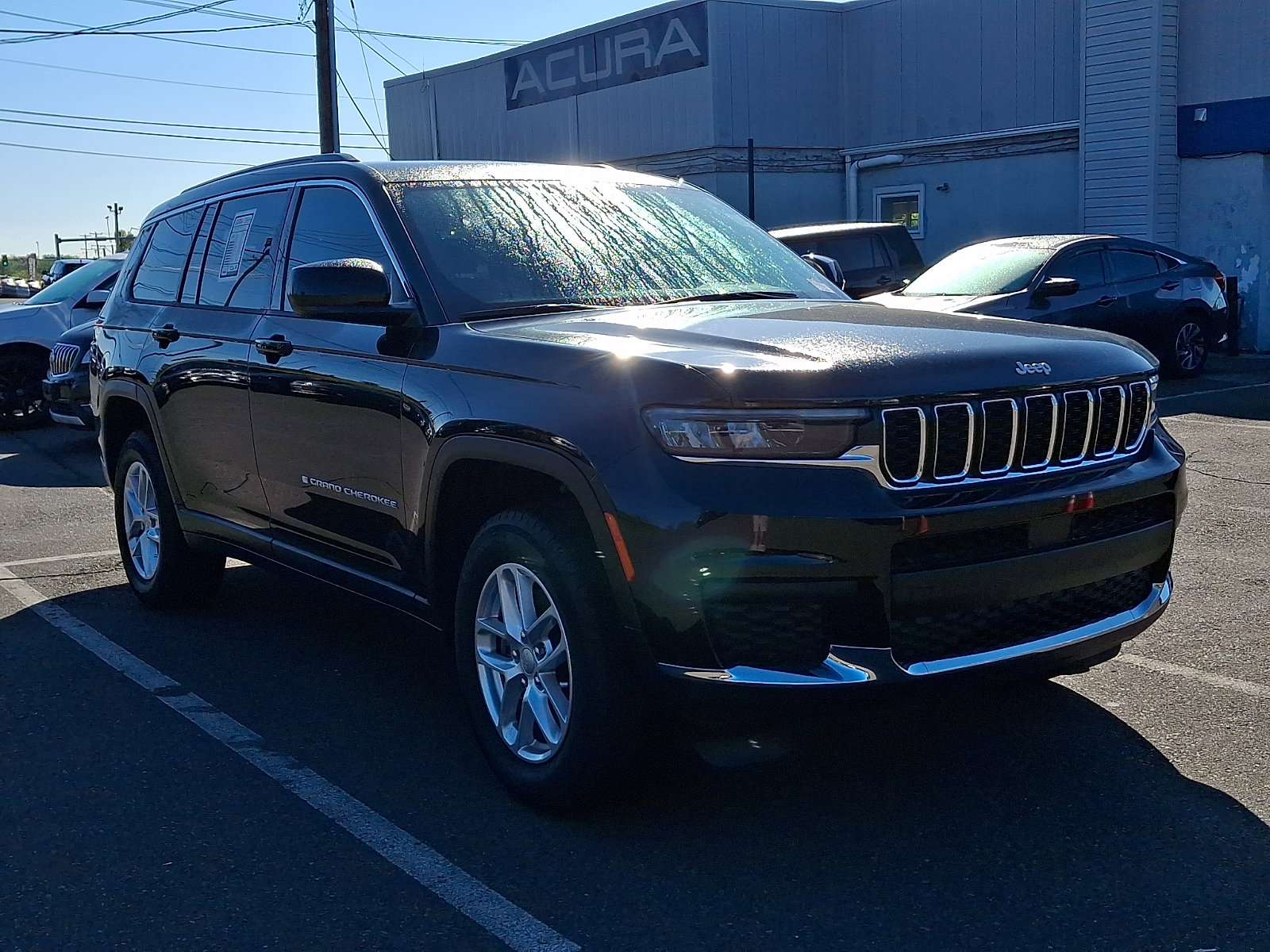 Used 2025 Jeep Grand Cherokee L Laredo w/ Luxury Tech Group I AWD/4WD image 3