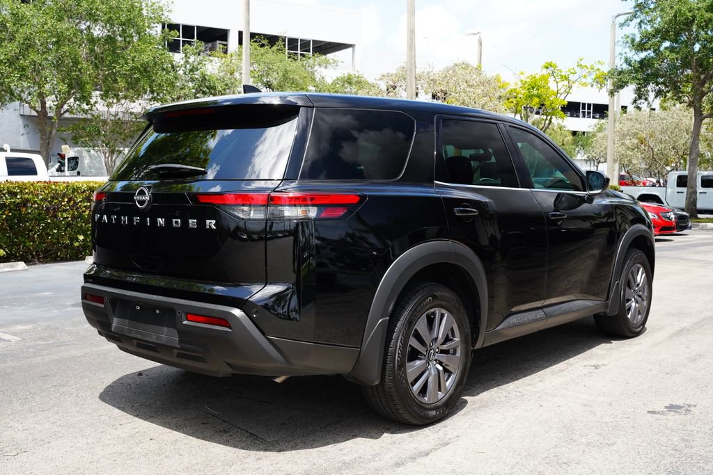 Used 2023 Nissan Pathfinder S image 10