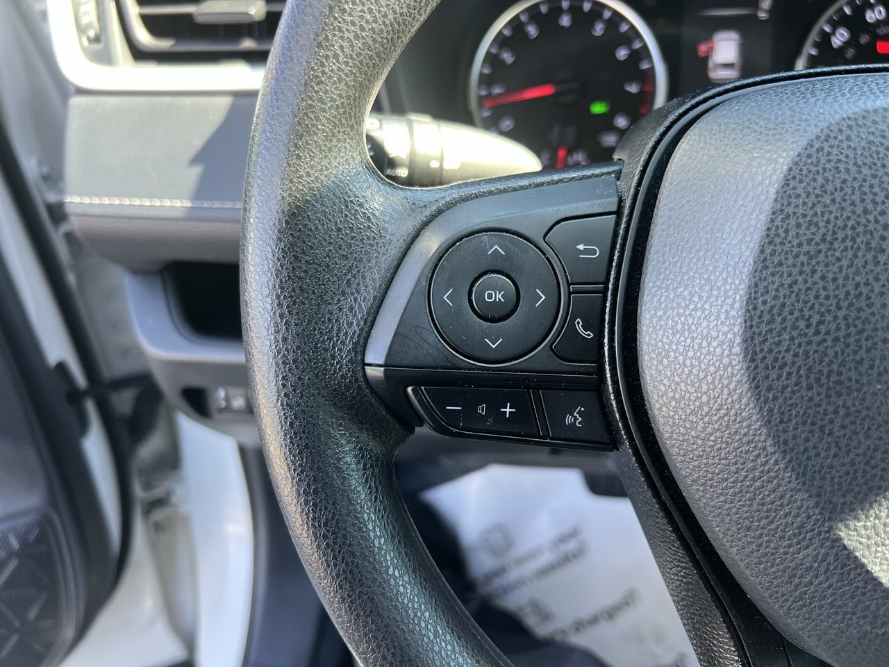 Used 2021 Toyota RAV4 XLE w/ Convenience Package FWD image 19