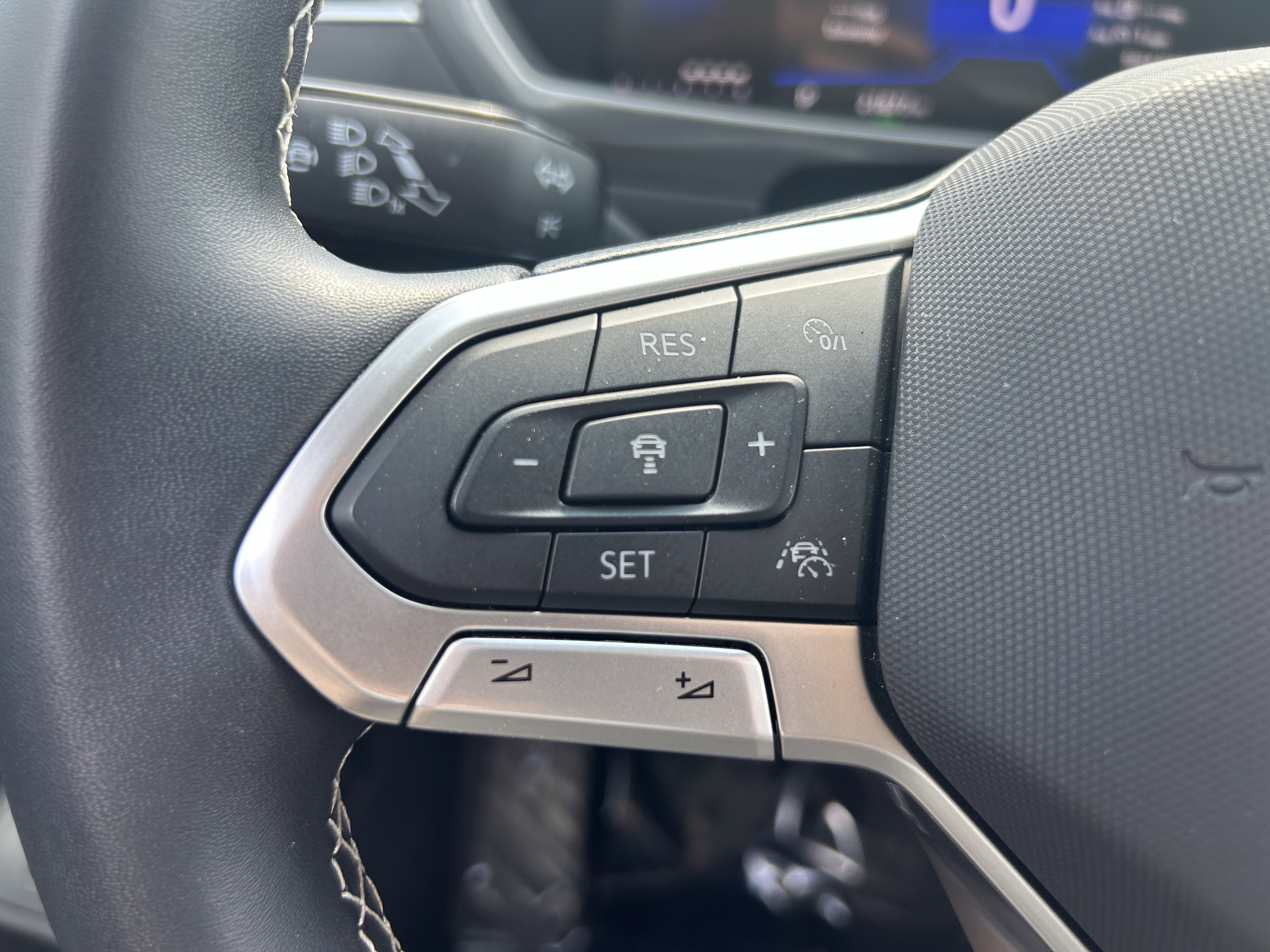 Certified 2024 Volkswagen Tiguan SE AWD/4WD image 18