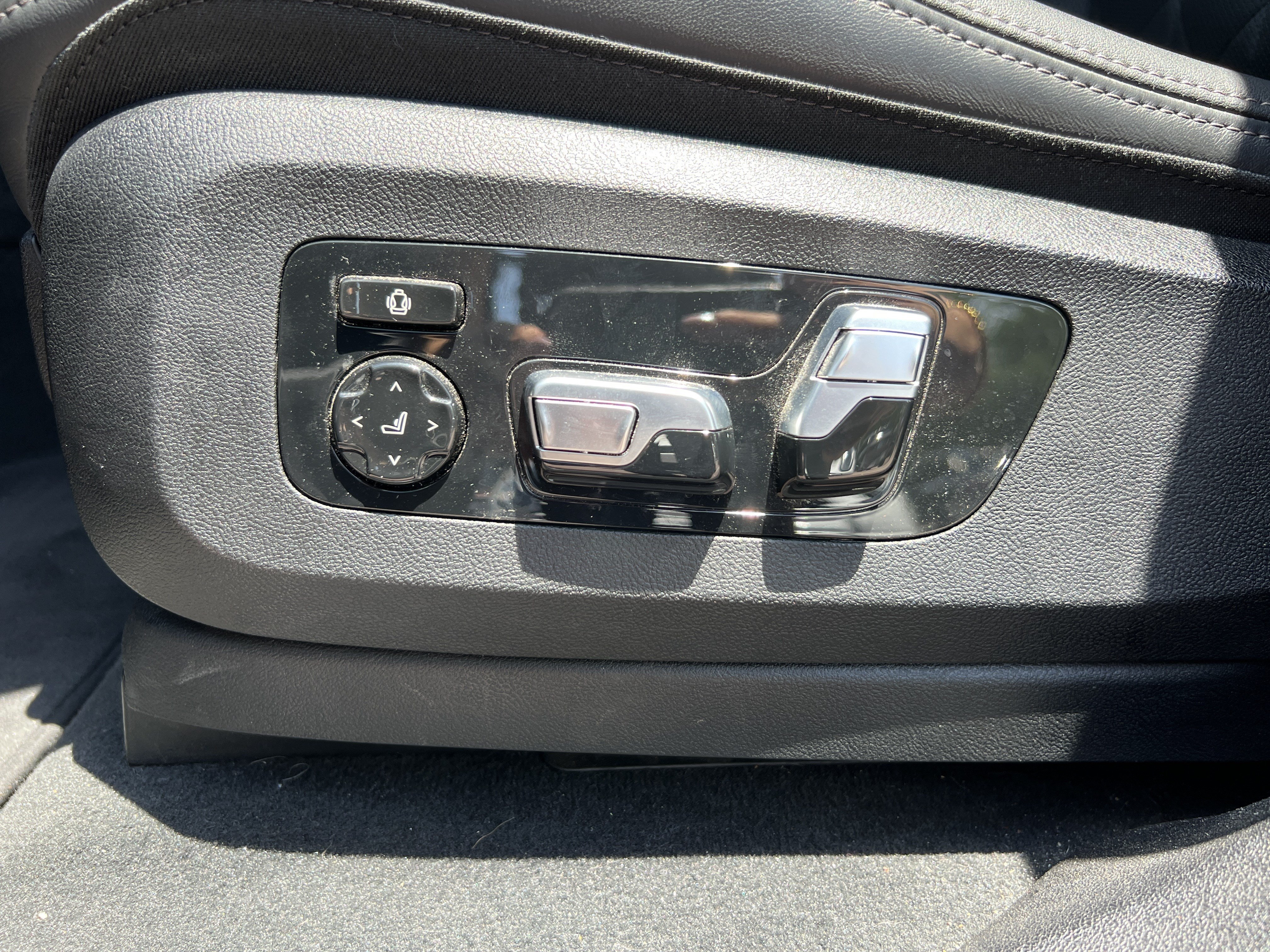 Used 2024 BMW X6 xDrive40i w/ Premium Package AWD/4WD image 37