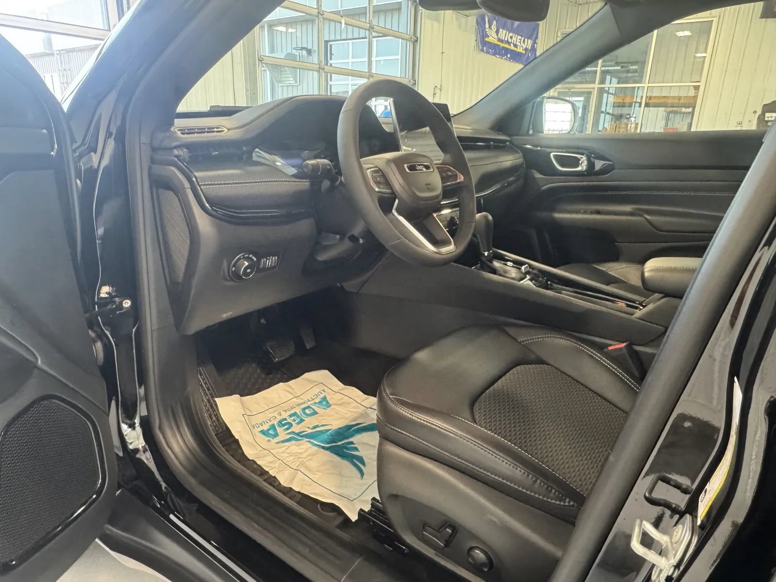 Used 2023 Jeep Compass Latitude w/ Convenience Group AWD/4WD image 6
