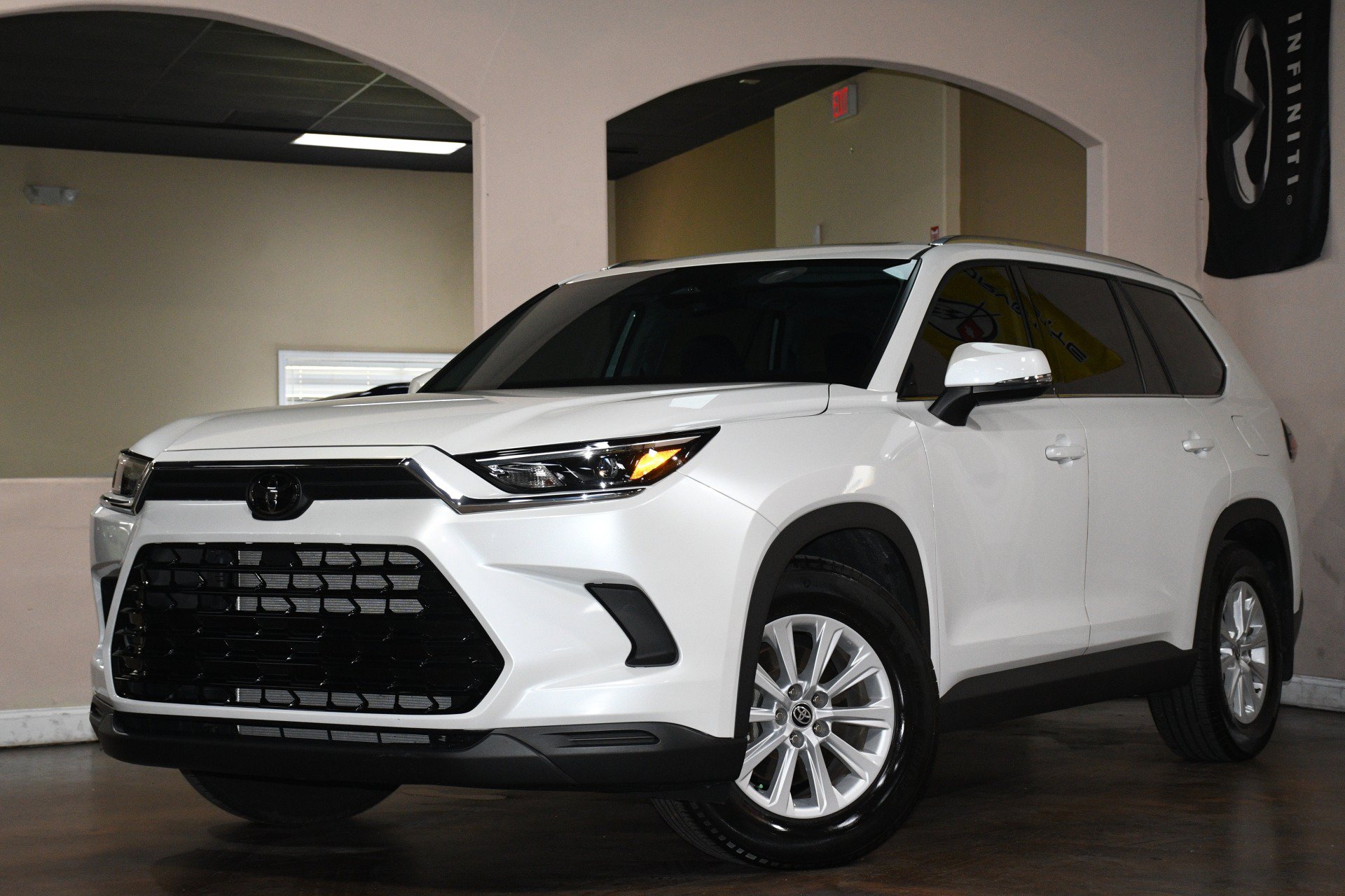 Used 2024 Toyota Grand Highlander FWD image 4
