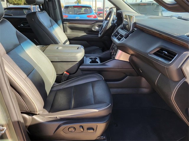 Used 2023 Chevrolet Suburban Premier image 8