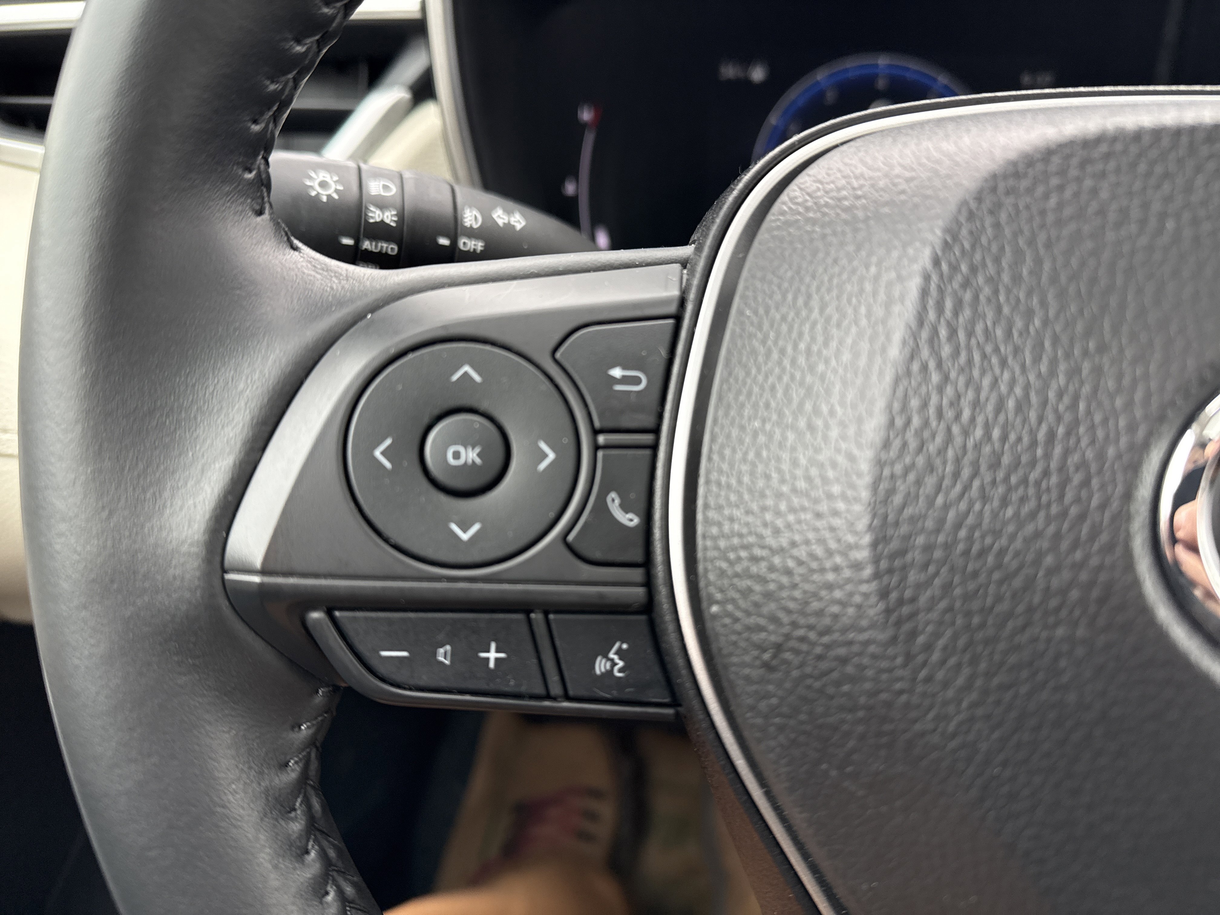 Used 2024 Toyota Corolla Cross XLE w/ Convenience Package image 23