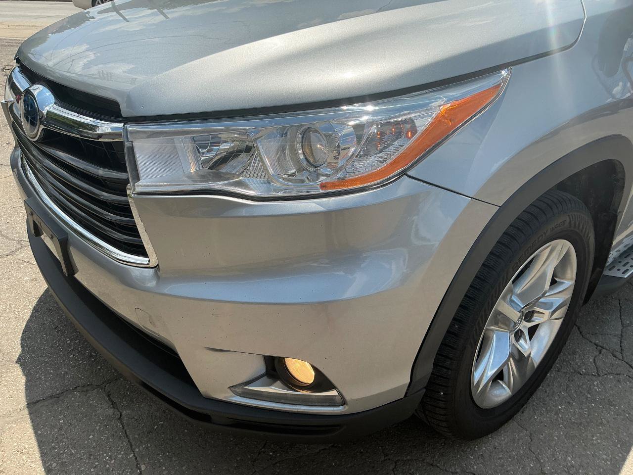 Used 2015 Toyota Highlander Limited w/ Driver Technology Package AWD/4WD image 10