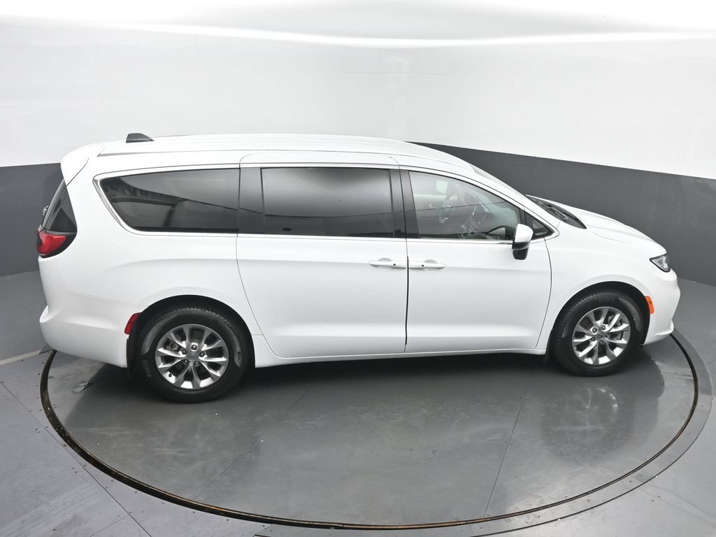 Used 2023 Chrysler Pacifica Touring-L AWD/4WD image 52